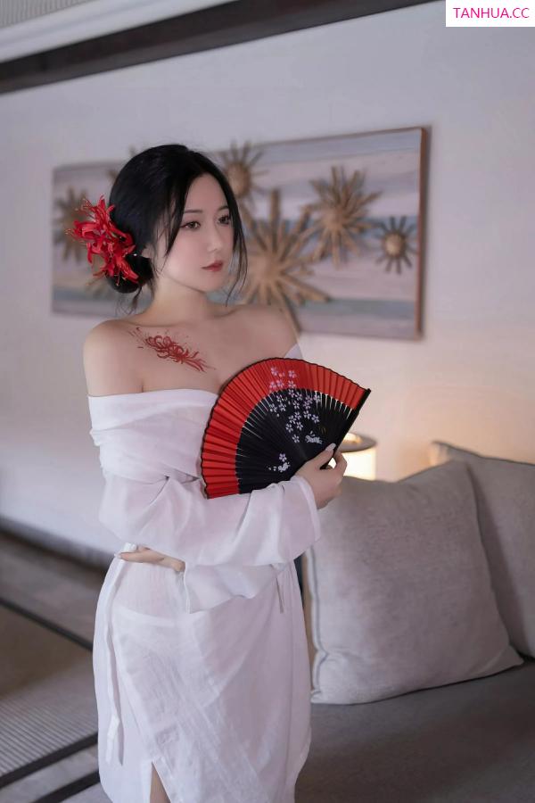 鱼子酱fish  [XiuRen]高清写真图 2025.07.04 No.10514 鱼子酱Fish 白色丝袜第46张图片